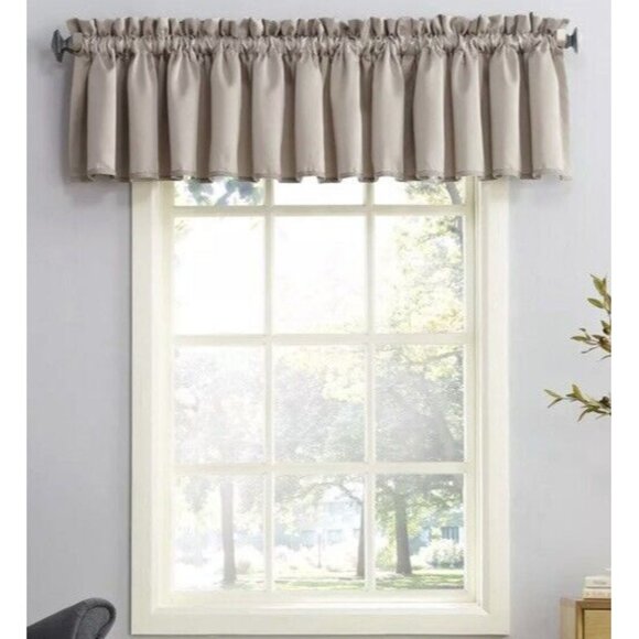 Sun Zero Barrow Energy Efficient Rod Pocket Curtain Single Valance - Picture 1 of 4